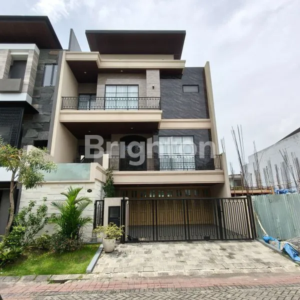 image RUMAH MEWAH 3 LANTAI FULL FURNISHED & POOL DI CITRALAND (1)