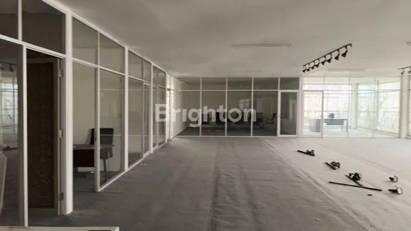 image GEDUNG SERBAGUNA 4 LANTAI, PARKIR LUAS & LIFT BARANG SURABAYA PUSAT (2)