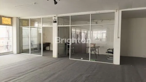 image GEDUNG SERBAGUNA 4 LANTAI, PARKIR LUAS & LIFT BARANG SURABAYA PUSAT (3)