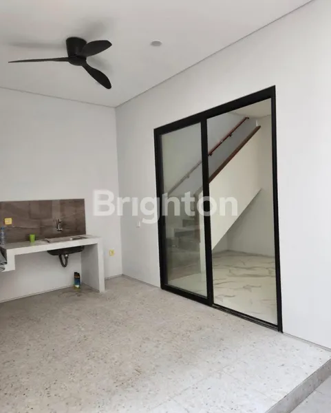image RUMAH 2 LANTAI TERDAPAT 2 UNIT A DAN B DI PANDUGO TIMUR SURABAYA (6)