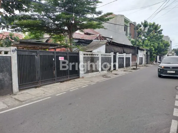 image DIJUAL ASET 3 BANGUNAN DI KEBON JERUK – LT 632 M², POTENSI KOST & KOMERSIAL (5)