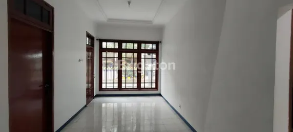 image DISEWAKAN RUMAH 2 LANTAI DI PERUMAHAN SEMOLOWARU INDAH DEKAT GALAXY MALL, DEKAT ITS, UNAIR (6)