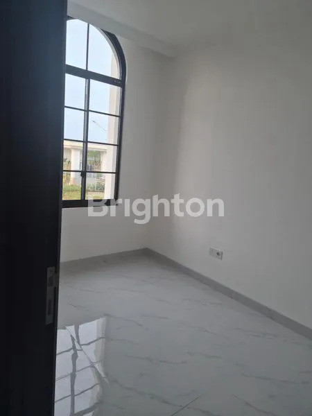 image RUMAH CANTIK SIAP HUNI BUKIT NIRMALA PIK 2 (6)