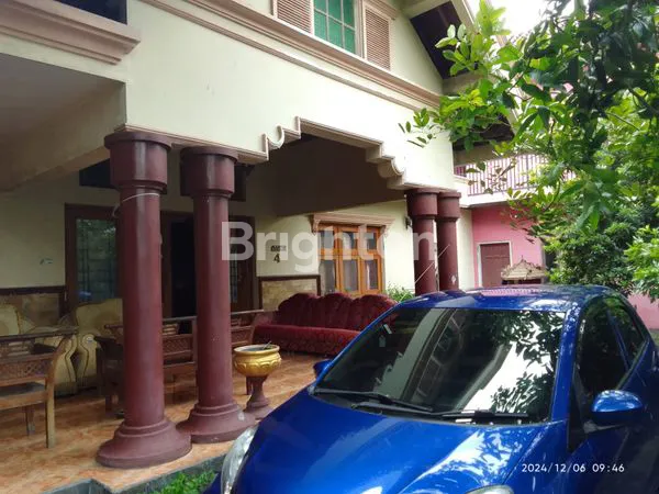 image RUMAH SIAP HUNI DENGAN TANAH LUAS DAN BANGUNAN TOKO 2 LANTAI DI JOMBANG (2)