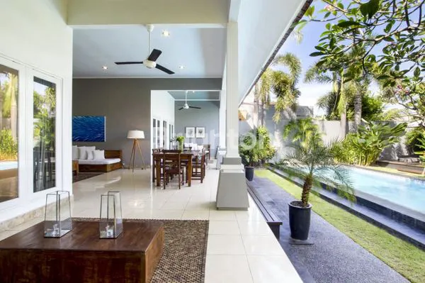 image VILLA MEWAH SIAP HUNI DI SEMINYAK (4)