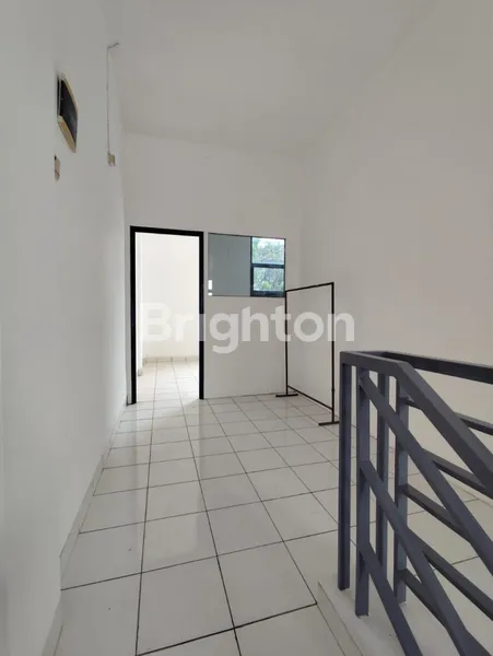 image RUKO 2 LANTAI SIAP USAHA DI TAMAN ROYAL CLUSTER EDELWEIS TANGERANG, LOKASI STRATEGIS HADAP JALAN RAYA & AKSES MOBIL 2 JALUR (3)