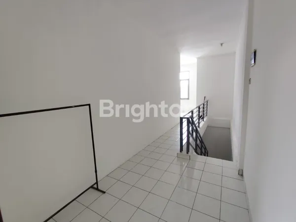 image RUKO 2 LANTAI SIAP USAHA DI TAMAN ROYAL CLUSTER EDELWEIS TANGERANG, LOKASI STRATEGIS HADAP JALAN RAYA & AKSES MOBIL 2 JALUR (5)