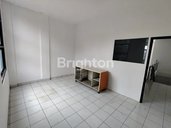 image RUKO 2 LANTAI SIAP USAHA DI TAMAN ROYAL CLUSTER EDELWEIS TANGERANG, LOKASI STRATEGIS HADAP JALAN RAYA & AKSES MOBIL 2 JALUR (7)