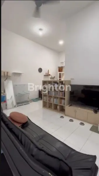 image DIJUAL RUMAH  1,5 LANTAI PONDOK TJANDRA INDAH DI JL RAMBUTAN (1)