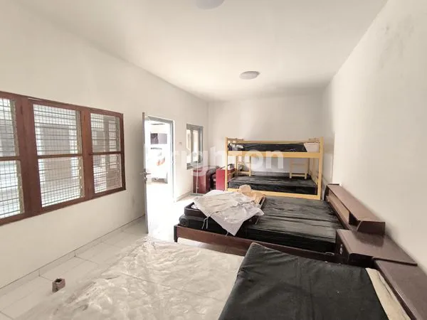 image RUMAH TENGAH KOTA DI PANDEGILING DEKAT TUNJUNGAN PLAZA TP TEGALSARI (4)