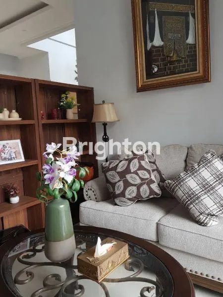 image DI SEWAKAN RUMAH MEWAH PLUS KOLAM BERENANG DI PONDOK PEKAYON INDAH BEKASI (2)