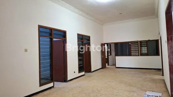 image DIJUAL MURAH DIBAWAH PASARAN KANTOR GUDANG LUAS AREA DEKAT SULFAT CILIWUNG BLIMBING SIAP HUNI ATAU BISA DI ALIHFUNGSI JADI SEKOLAH GUDANG KANTOR LAPANGAN PADEL BULUTANGKIS PROSPEK BISNIS CUAN KOTA MALANG (3)