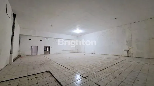 image DIJUAL MURAH DIBAWAH PASARAN KANTOR GUDANG LUAS AREA DEKAT SULFAT CILIWUNG BLIMBING SIAP HUNI ATAU BISA DI ALIHFUNGSI JADI SEKOLAH GUDANG KANTOR LAPANGAN PADEL BULUTANGKIS PROSPEK BISNIS CUAN KOTA MALANG (6)