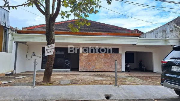 image DIJUAL MURAH DIBAWAH PASARAN KANTOR GUDANG LUAS AREA DEKAT SULFAT CILIWUNG BLIMBING SIAP HUNI ATAU BISA DI ALIHFUNGSI JADI SEKOLAH GUDANG KANTOR LAPANGAN PADEL BULUTANGKIS PROSPEK BISNIS CUAN KOTA MALANG (1)