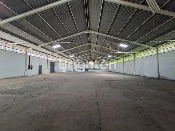 INVESTASI STRATEGIS: GUDANG PREMIUM 3.600 M^2 DI PINGGIR JALAN RAYA CIBITUNG - SIAP PAKAI & SHM!