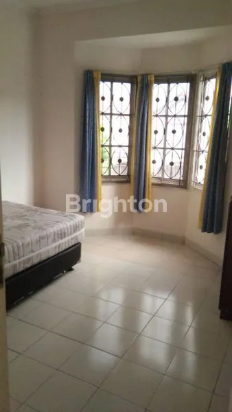 image DISEWAKAN RUMAH ASRI DAN MEWAH 2 LANTAI  DI CLUSTER PREMIUM KOTA WISATA (2)