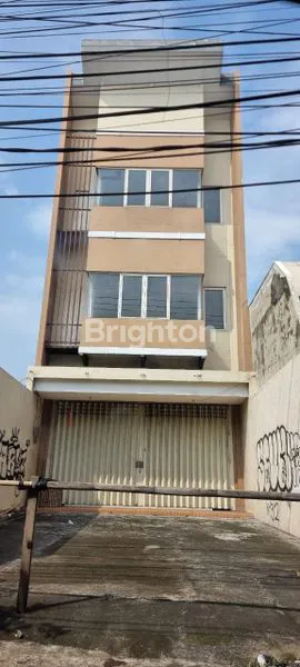 image RUKO 3 LANTAI STRATEGIS, ADA PARKIRAN LUAS, DEKAT TANJUNGSARI, RAYA SUKOMANUNGGAL, SURABAYA BARAT (1)