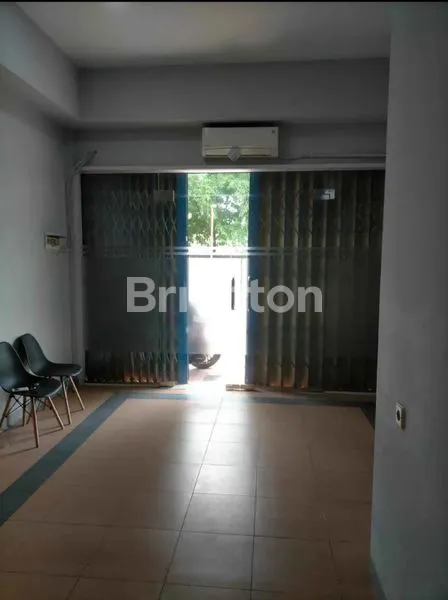 image RUKO 3LT FULL BETON LOKAEI STRATEGIS HADAP JALAN TEUKU UMAR PUSAT KOTA (2)