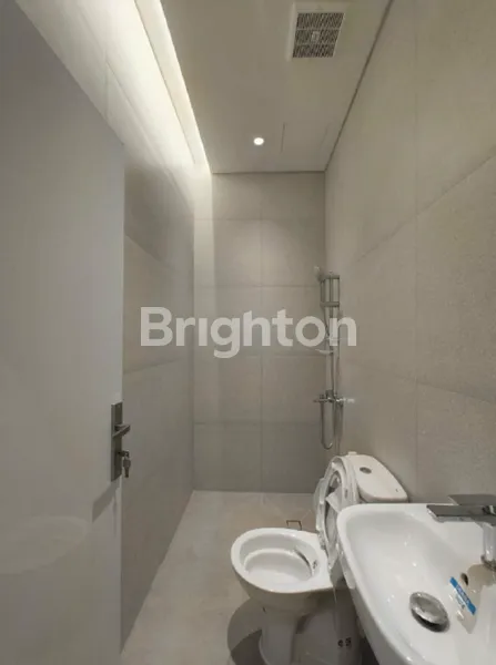 image RUMAH BARU DI TANJUNG DUREN SELATAN, JAKARTA BARAT. ROW JALAN MUAT 2 MOBIL. CARPORT 1 MOBIL. (3)