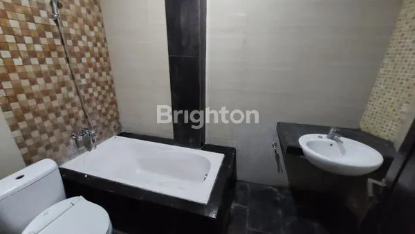 image RUMAH MEWAH SEWA DI PANJER, 4KT+4KM, LT 200M² (5)