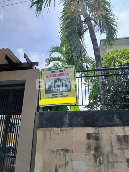 image DISEWAKAN RUMAH BERNUANSA VILA DI JALAN LAKSAMANA PANJER, LINGKUNGAN TENANG (5)