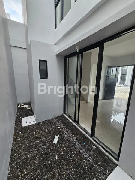 image RUMAH 2 LANTAI  BARU GRESS DEKAT LAKARSANTRI RAYA MENGANTI CITRALAND UNIVERSITAS CIPUTRA RAYA LONTAR PAKUWON MALL (4)