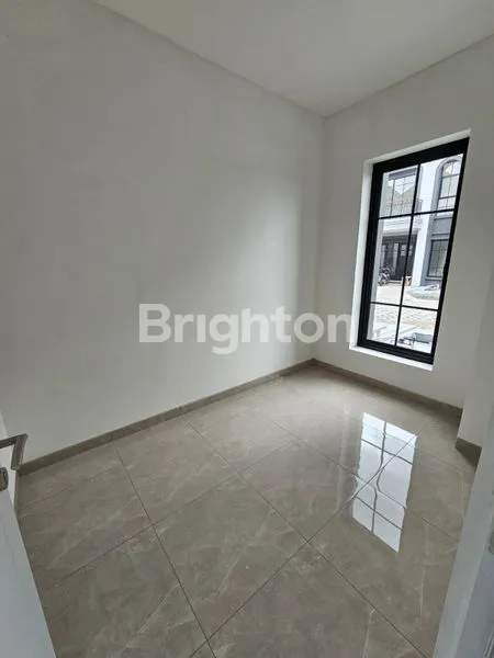 image RUMAH 2 LANTAI  BARU GRESS DEKAT LAKARSANTRI RAYA MENGANTI CITRALAND UNIVERSITAS CIPUTRA RAYA LONTAR PAKUWON MALL (7)