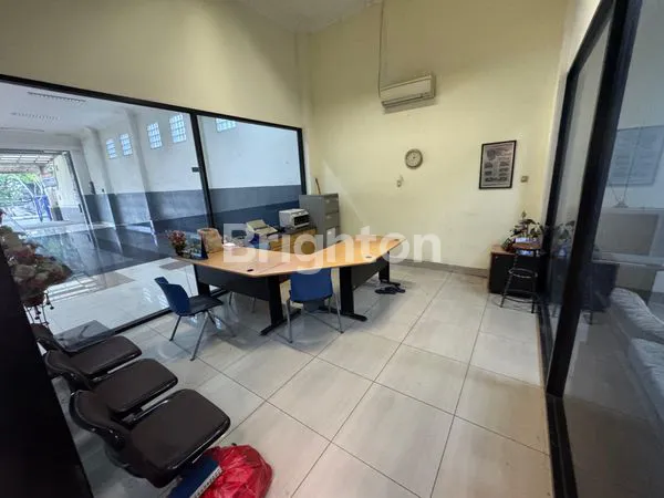 image RUKO / BANGUNAN EX SHOWROOM STRATEGIS SIAP PAKAI, NOL JALAN RAYA JENGGOLO, SIDOARJO (5)