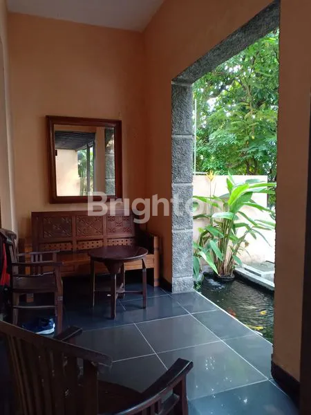 image RUMAH MEWAH DI GRAHA SANTOSO, LT 180M² LB 200M² (2)