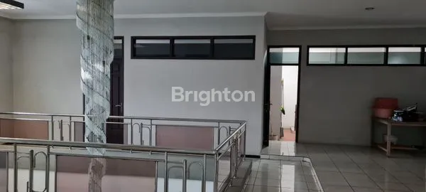 image RUMAH STRATEGIS JL ASAHAN RAYA DARMO STRUKTUR BANGUNAN BAGUS KUAT DAN TERAWAT (8)