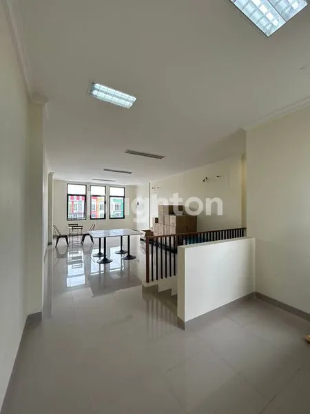 image RUKO HOOK GADING SERPONG, 5X16 HADAP UTARA, 3 LANTAI (5)