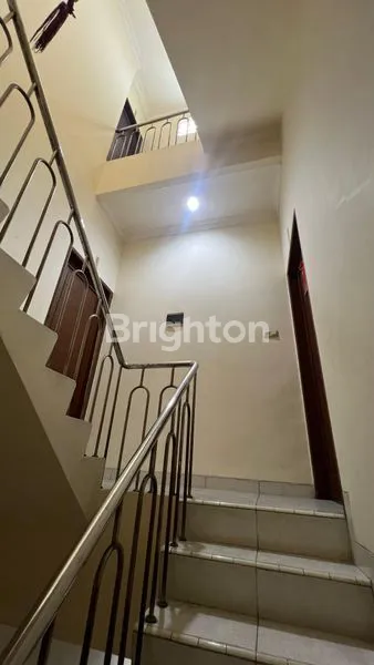 image RUMAH SEWA TIGA LANTAI DUTA MAS (2)