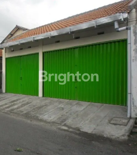 DISEWAKAN RUKO STRATEGIS JALAN ARIFFIN SOLO – PARKIR DALAM LUAS