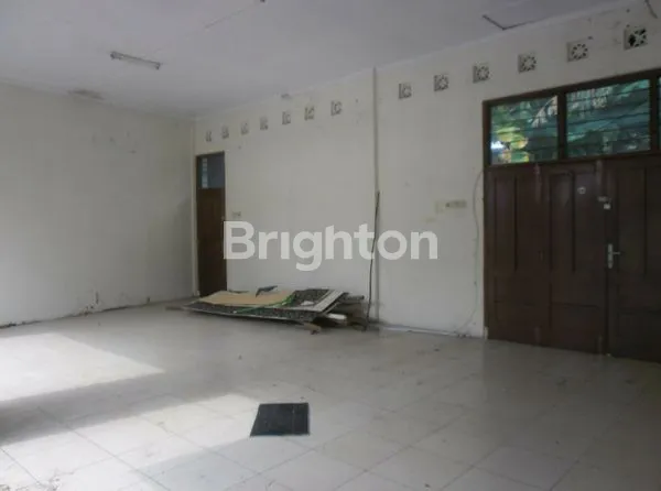 image DISEWAKAN RUKO STRATEGIS JALAN ARIFFIN SOLO – PARKIR DALAM LUAS (2)