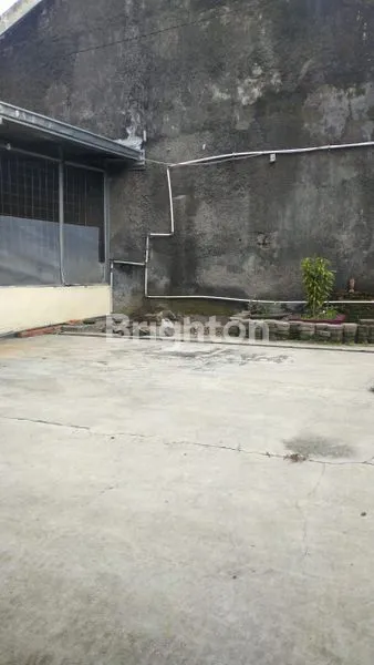 image DISEWAKAN RUKO STRATEGIS JALAN ARIFFIN SOLO – PARKIR DALAM LUAS (3)