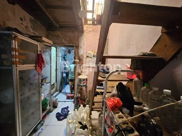 image RUMAH DI LOKASI STRATEGIS PINGGIR JALAN RAYA SEMAMPIR SURABAYA (2)