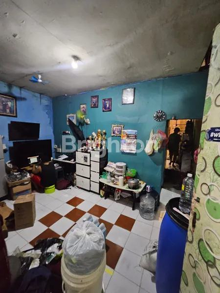 image RUMAH DI LOKASI STRATEGIS PINGGIR JALAN RAYA SEMAMPIR SURABAYA (4)
