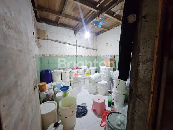 image RUMAH DI LOKASI STRATEGIS PINGGIR JALAN RAYA SEMAMPIR SURABAYA (6)