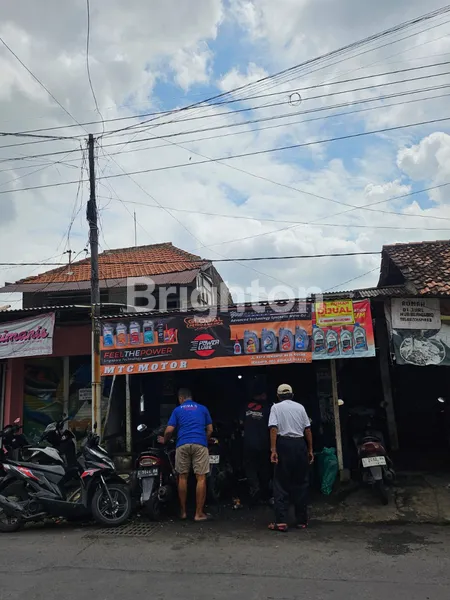 image RUMAH DI LOKASI STRATEGIS PINGGIR JALAN RAYA SEMAMPIR SURABAYA (1)