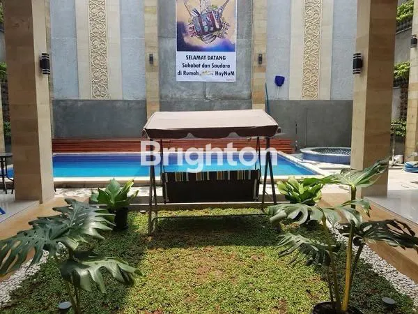 HUNIAN EKSKLUSIF DENGAN KOLAM RENANG DI PONDOK PEKAYON INDAH