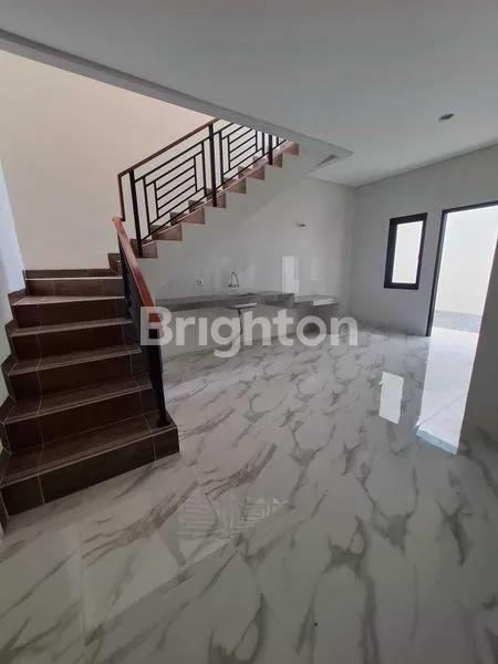 image DIJUAL RUMAH 2 LANTAI SIAP HUNI, TEMPAT STRATEGIS DI KOTA WISATA CIBUBUR (3)