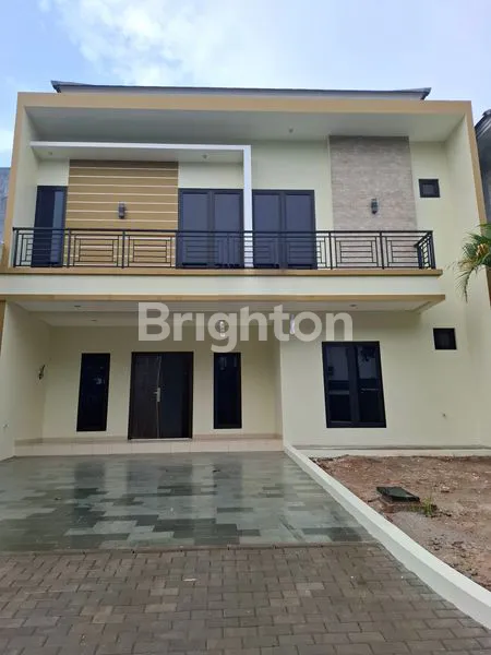 image DIJUAL RUMAH 2 LANTAI SIAP HUNI, TEMPAT STRATEGIS DI KOTA WISATA CIBUBUR (1)