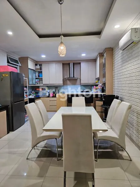 image DIJUAL RUMAH MEWAH 3 LANTAI, PALEM LESTARI, CENGKARENG– SIAP HUNI (3)