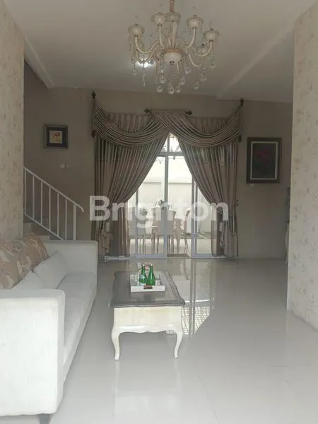 image RUMAH CANTIK 2 LT. SIAP HUNI (1)