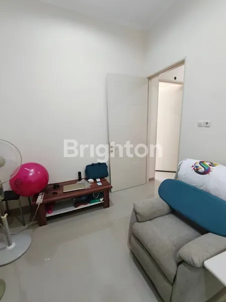 image FOR SALE MULYOSARI SUTOREJO BONUS FURNISH SIAP HUNI MINIMALIS ROW 3 MOBIL (4)