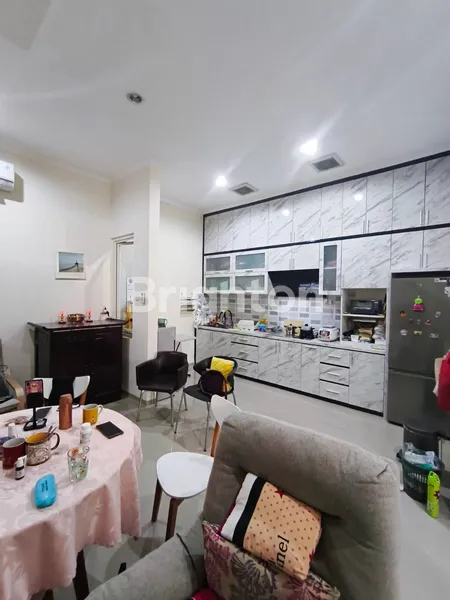 image FOR SALE MULYOSARI SUTOREJO BONUS FURNISH SIAP HUNI MINIMALIS ROW 3 MOBIL (5)