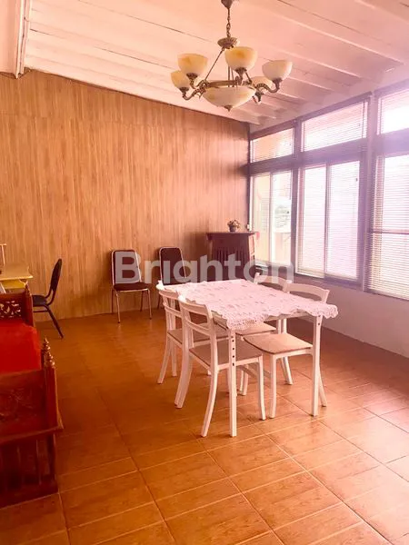 image SEWA RUMAH CANTIK DUA LANTAI (4)