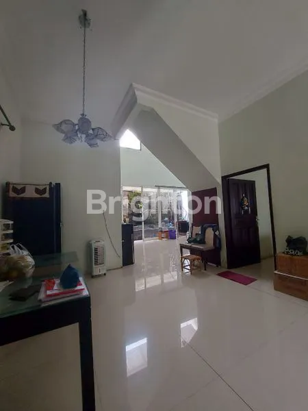 image DIJUAL RUMAH 2 LANTAI DARMO PERMAI SELATAN SURABAYA (4)