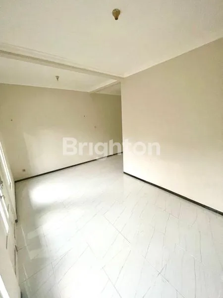 image RUMAH 2 LANTAI AREA SAWOJAJAR GANG2  (4)