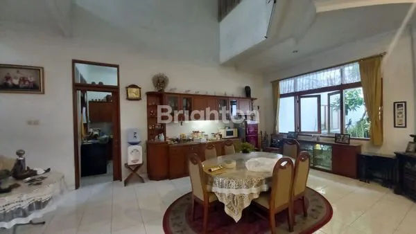 image RUMAH 2 LANTAI DI VILLA CIPAKU, HALAMAN LUAS & UDARA SEJUK (5)